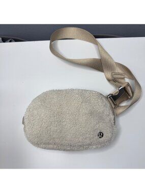 LULULEMON everywhere belt bag 1L ivory sherpa fleece